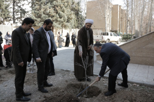 برگزاری مراسم غرس نهال در خوابگاه دانشکدگان کشاورزی و منابع طبیعی دانشگاه تهران